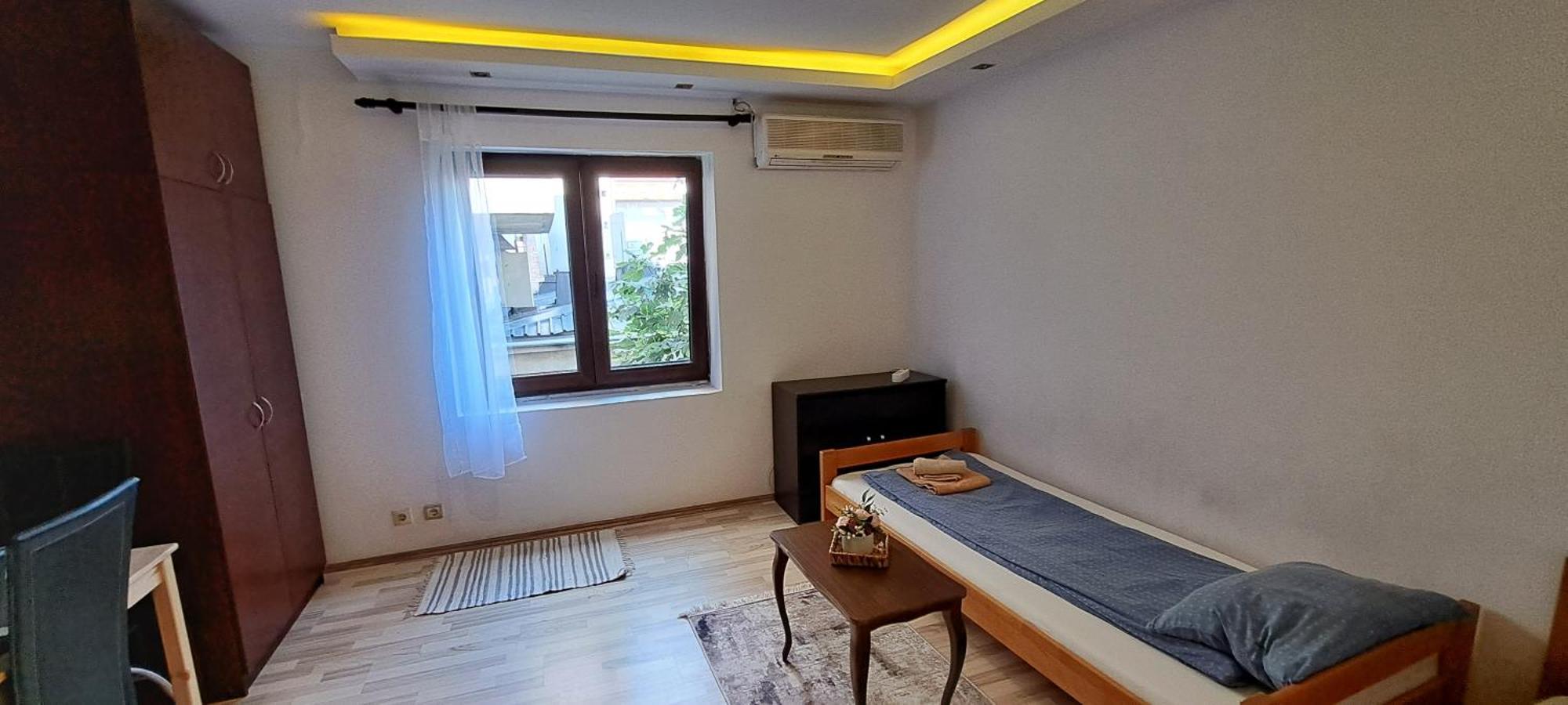 Апартамент Quiet Place Near The Center